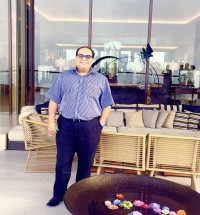 Dr Vivek Khanna, Endoscopic Surgeon in Delhi